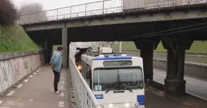 Тролейбусна мрежа падна  върху лек автомобил