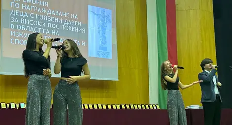 Кметът Пенчо Милков отличи 152-ма ученици с изявени дарби от община Русе