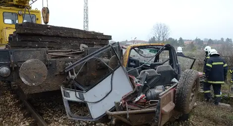 Самоходен жп кран влачи 150 метра джип с газова уредба