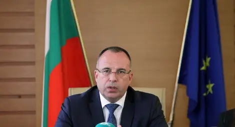 Два скандала отнесоха министерското кресло на Румен Порожанов 