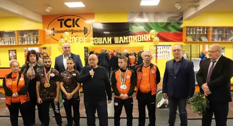 ТСК Русе посрещна тържествено Ангел Русев и останалите си звезди, участвали в европейското пъ вдигане на тежести