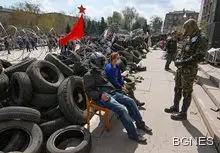 Административни сгради в 8 града в Донецка област окупирани, БТР-и с руски флагове в Източна Украйна Административни сгради в 8 града в Донецка област окупирани, БТР-и с руски флагове в Източна Украйна