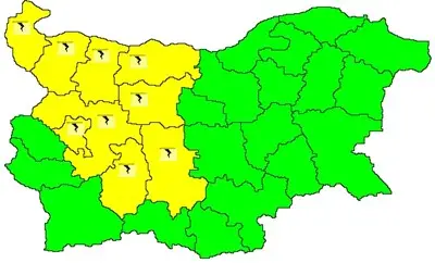 Жълт код за опасност от градушки и гръмотевични бури за 9 области на страната
