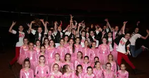 Четири златни купи спечелиха танцьорите от формация „Мираж“ 