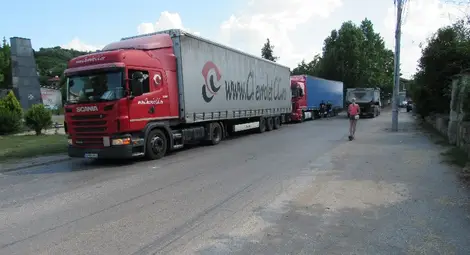 Тировете не признават знаците и продължават да тормозят Николово