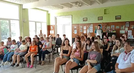 Къде се крие магията на фолклора и как се бродират шевици научиха в Николово