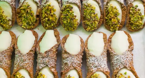 Остави пистолета. Вземи канолите.