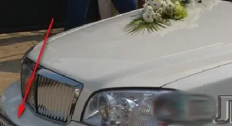 Директорът на РЗИ-Бургас дал служебна кола за сватба на приятелска щерка