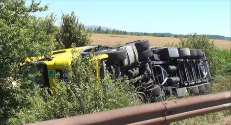 Два ТИР-а задръстиха АМ "Тракия" Два ТИР-а задръстиха АМ "Тракия"