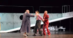 В театъра играят „Дванайсета нощ“, в операта представят „Селска чест“