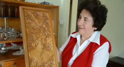 Изкусна дърворезба пази спомена за създателя на завод &bdquo;Найден Киров&ldquo;