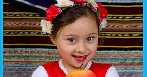 Усмивките на деца с увреждания греят на 50 снимки и фотоколажи