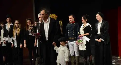 &bdquo;Службогонци&ldquo; прокара успоредици между миналия и сегашния век