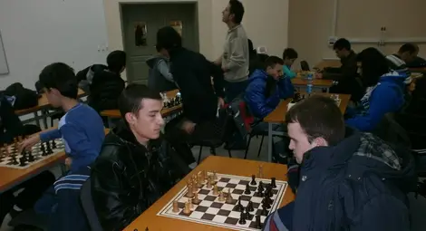 Студентите взеха и сесията в шахмата