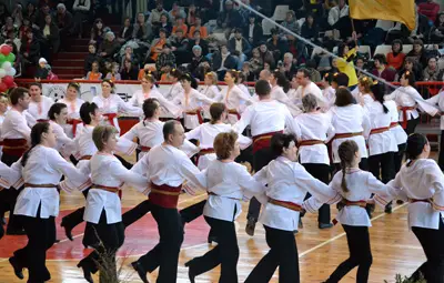 &bdquo;Кацнал бръмбар на трънка&ldquo; провокира хороводци в новата &bdquo;Русчуклийска среща&ldquo;