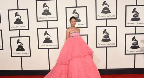 Роклята на Риана предизвика смях и абсурдни сравнения в интернет