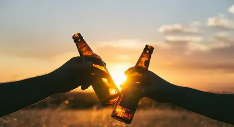 Социалните мрежи се присмяха жлъчно на забраната да се пие вечер по пейките