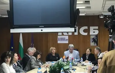 Манолова към ЦИК: Защо се наемат машини за гласуване, след като могат да се купят на същата цена?