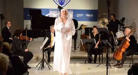 Песни за лудия крал впечатлиха  ценителите на новата музика