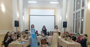 Андерсенови приключенци преведоха Хензел и Гретел по пътечката към родната им къща