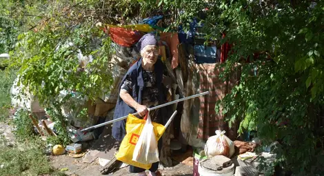 Семейство клошари от години се оказва по-силно от всички власти