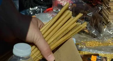 Панаирът помири религиите с румънски църковни свещи и синьото око на Аллах