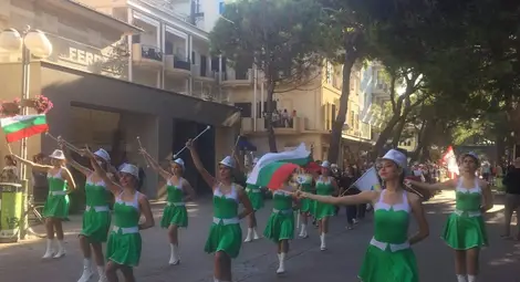 Мажоретките от &bdquo;Екстрийм&ldquo; обраха овациите на фестивал в Италия