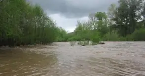 Бели Лом преля край Нисово и наводни пътя за Щръклево