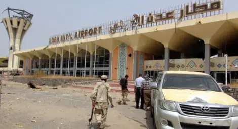 Взривове на летище Аден, Йемен след пристигане на самолета на новосформираното правителство