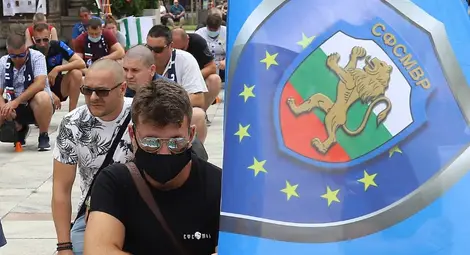 Полицаи излязоха на протест навръх професионалния си празник