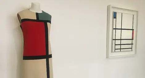 Ив Сен Лоран искри и провокира в музеите на Париж