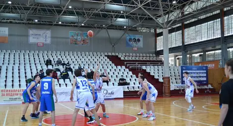 Баскетболистите започнаха сезона със серия победи Баскетболистите започнаха сезона със серия победи