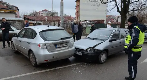 Майка с тригодишно дете в колата катастрофира на &bdquo;Бозвели&ldquo;