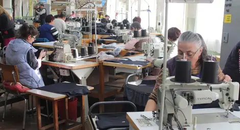 Четири български шивашки фабрики ще шият шаловете и вратовръзките за Председателството на ЕС