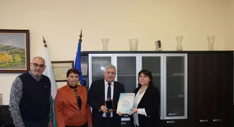 Ректорът на РУ акад. Христо Белоев отличен с юбилейния почетен знак на Инистута по океанология на БАН