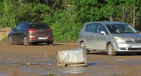 Басарбово и Средна кула пострадаха най-много в снощната бура /галерия/