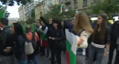 Варна и София запяха "Кой уши байряка" пред централите на ДПС Варна и София запяха "Кой уши байряка" пред централите на ДПС