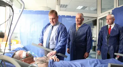 Първа снимка от болницата на бордния инженер, оцелял от падналия Ми-17