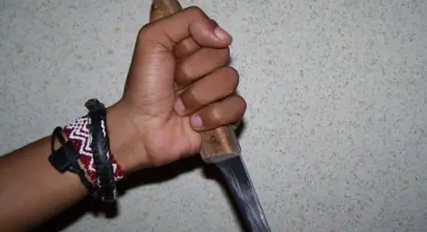 Психопатка ръга с ножица в центъра на Велико Търново