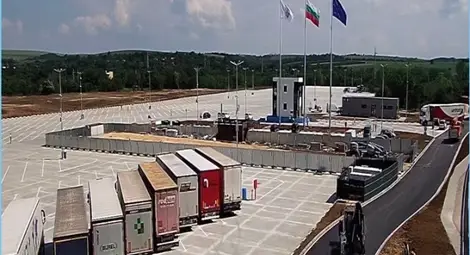 "Тир паркинг Русе" спечели търга за малкия общински паркинг