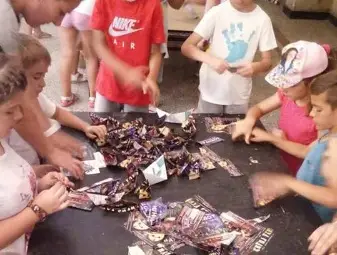 60 корабчета от оперни афиши заплуваха по книжни петолиния