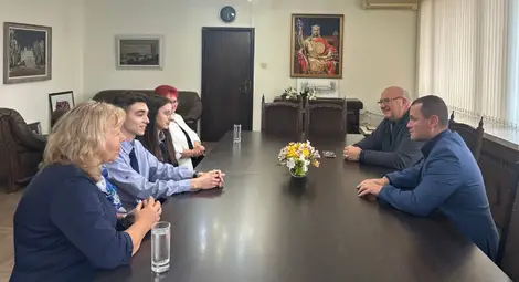 Пенчо Милков се срещна с учениците от русенската Математическа гимназия, участвали в &bdquo;Стани богат&ldquo;