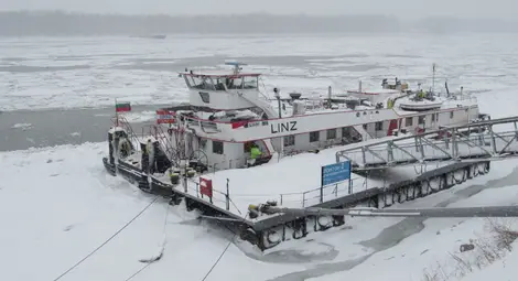 Река Дунав почти напълно замръзна край Силистра