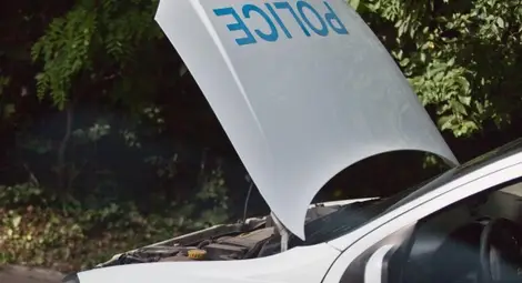 Патрулка с вкючени сирени отнесе кола във Варна Патрулка с вкючени сирени отнесе кола във Варна