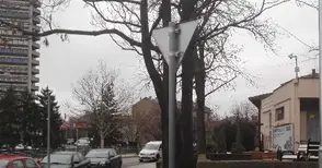 Обърнати знаци по две централни улици объркват шофьорите