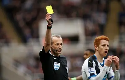 Въвеждат ново правило във футбола: вън от игра за няколко минути при жълт картон