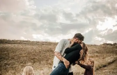 Изгубени в привързаността - как детството предопределя връзките