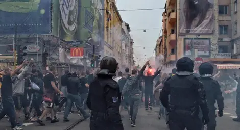 Феновете на "Ботев" Пловдив с шествие към "Васил Левски", блокираха София