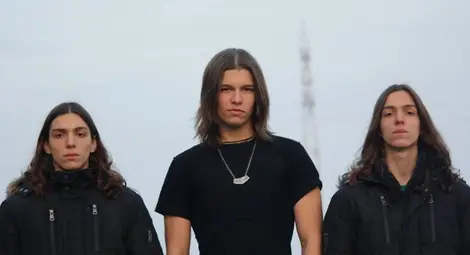 &bdquo;Анекдот&ldquo; празнува първа годишнина със здрав рок в препълнена зала