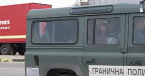 Дете и шестима възрастни открити в турски камион с авточасти